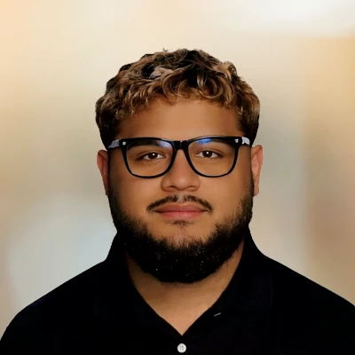 A headshot photo of Irais
