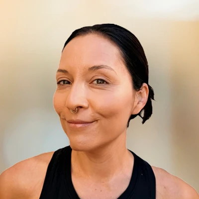 A headshot photo of Kelli